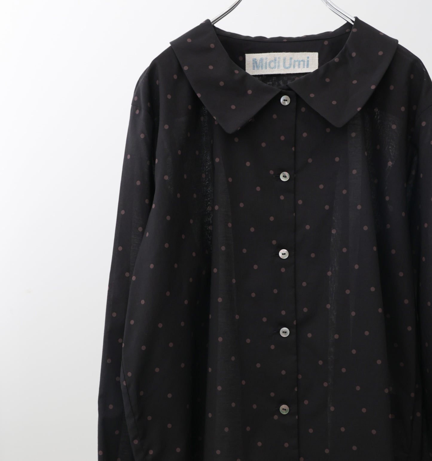 flat collar dots shirt