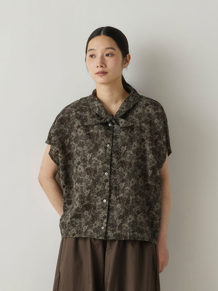 flower print scarflike shirt