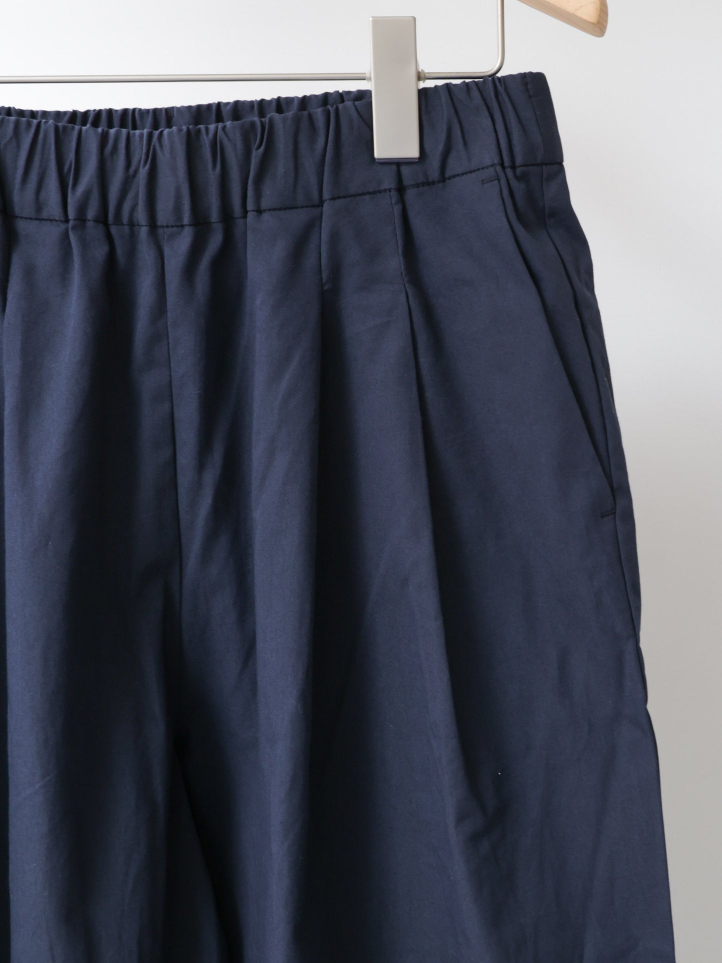 color tuck easy pants