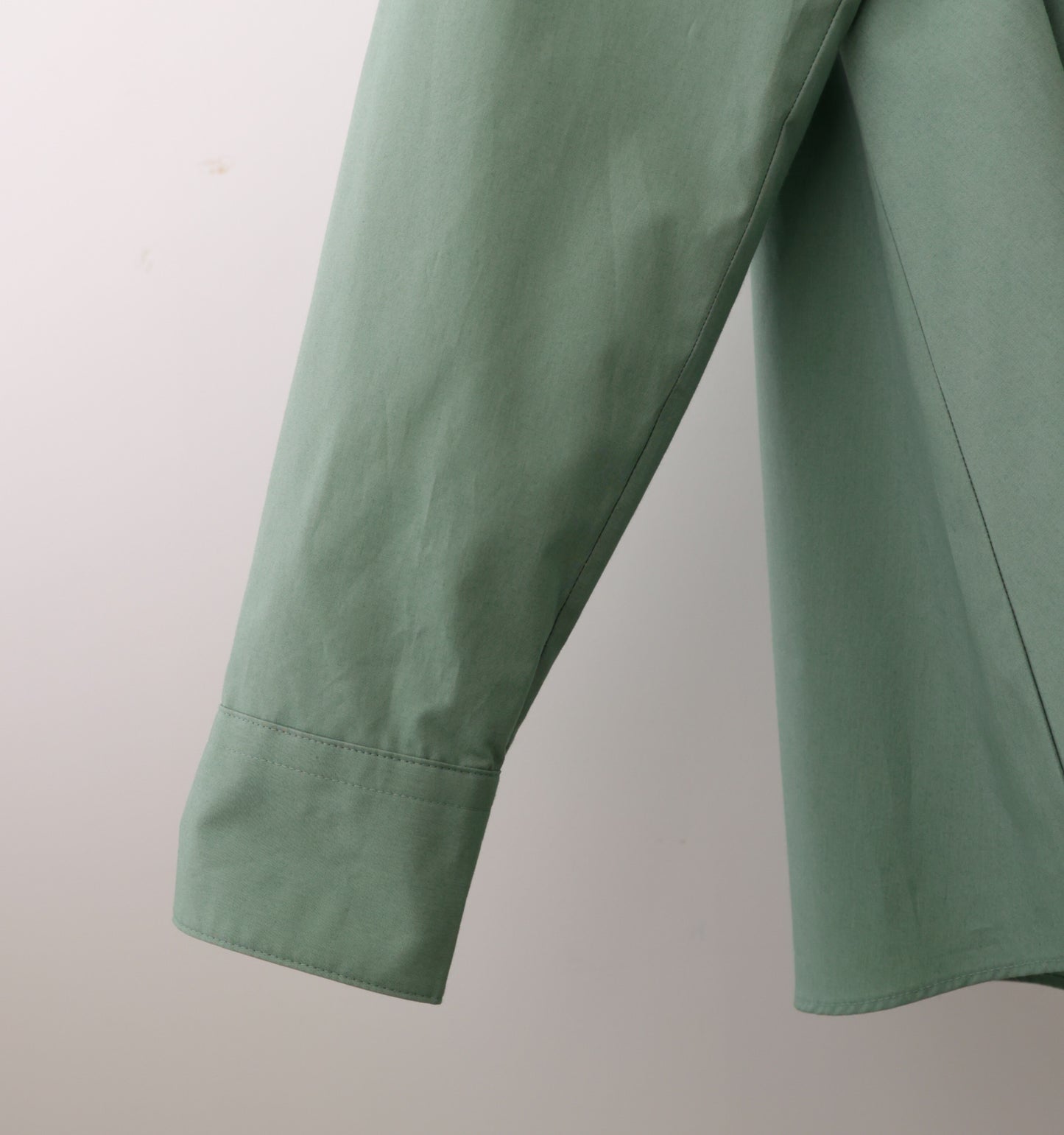 A line band collar shirt