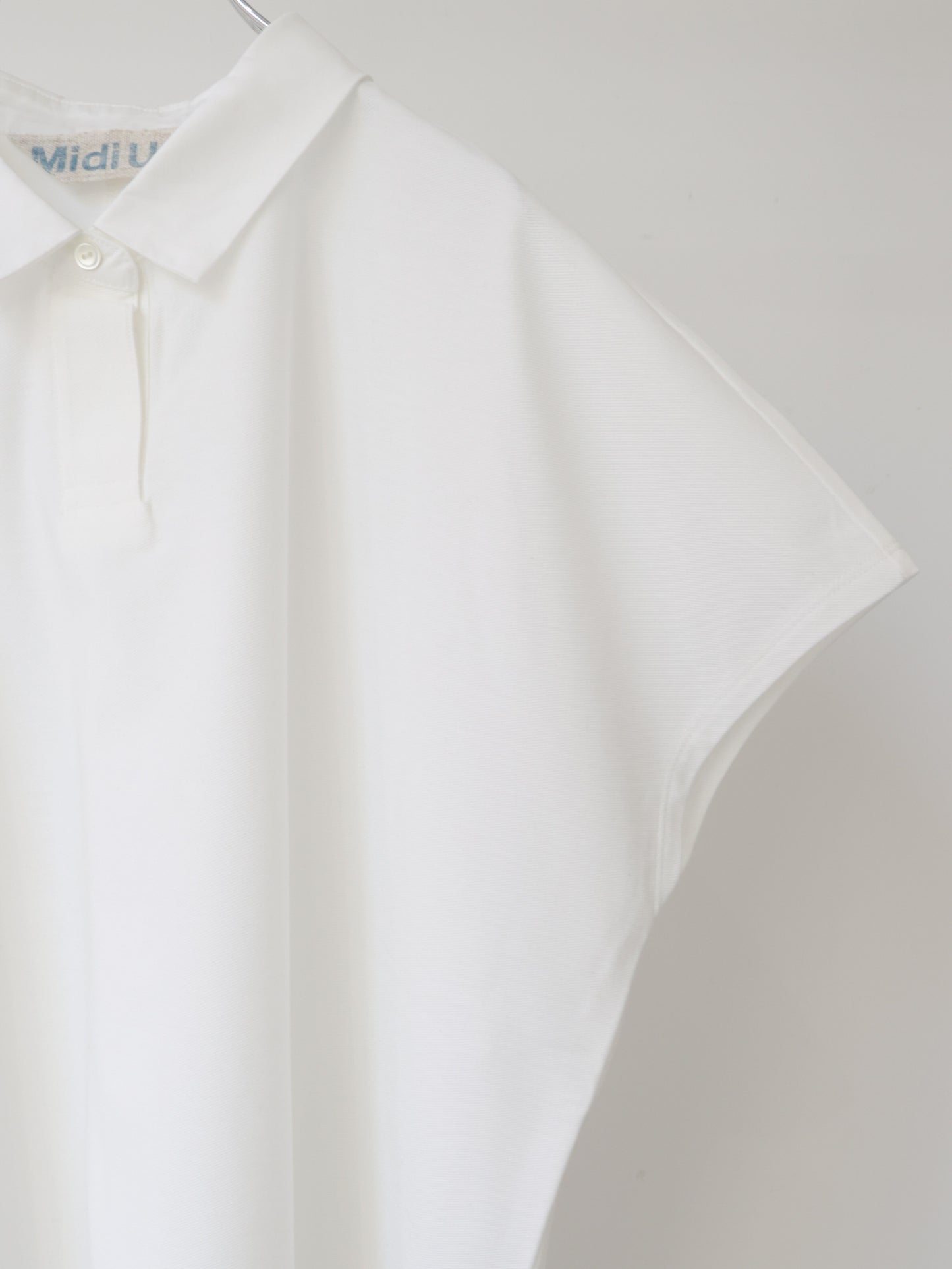 polo no sleeve pullover