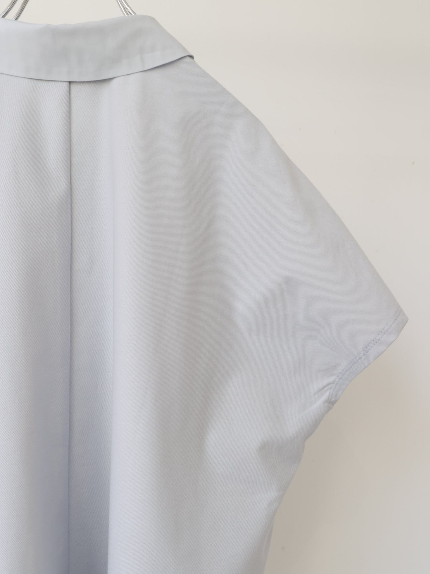 polo no sleeve pullover