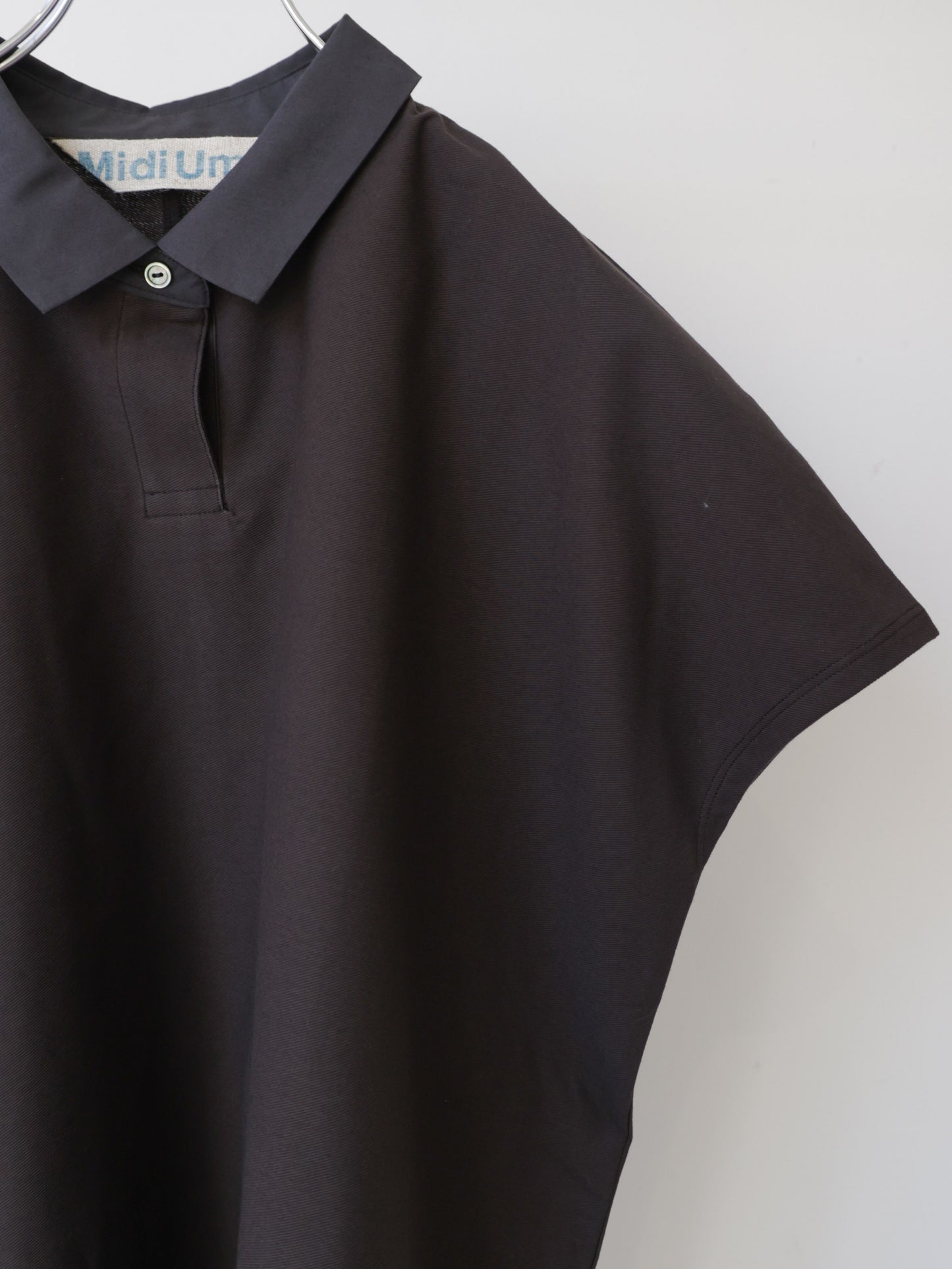 polo no sleeve pullover