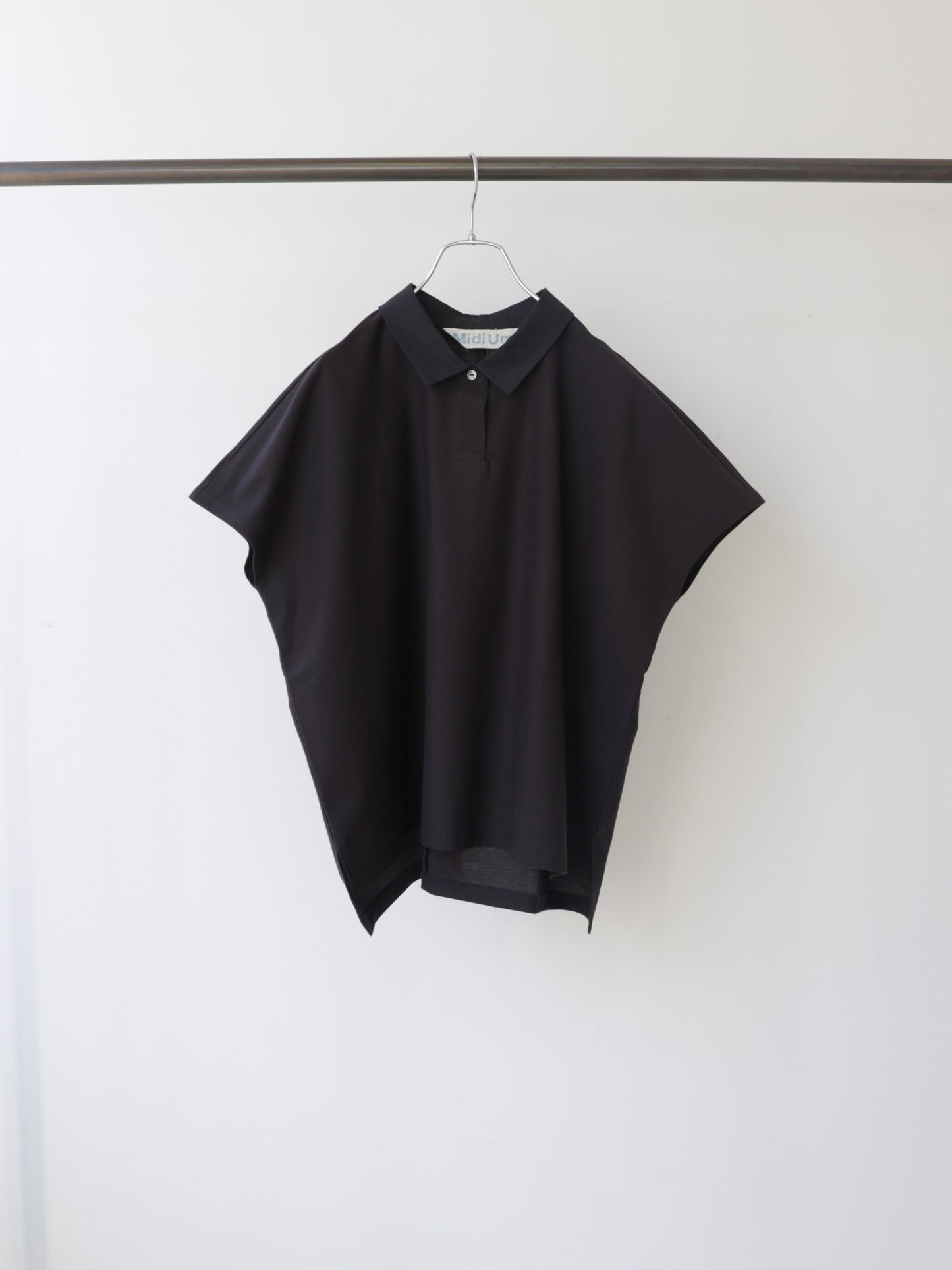 polo no sleeve pullover