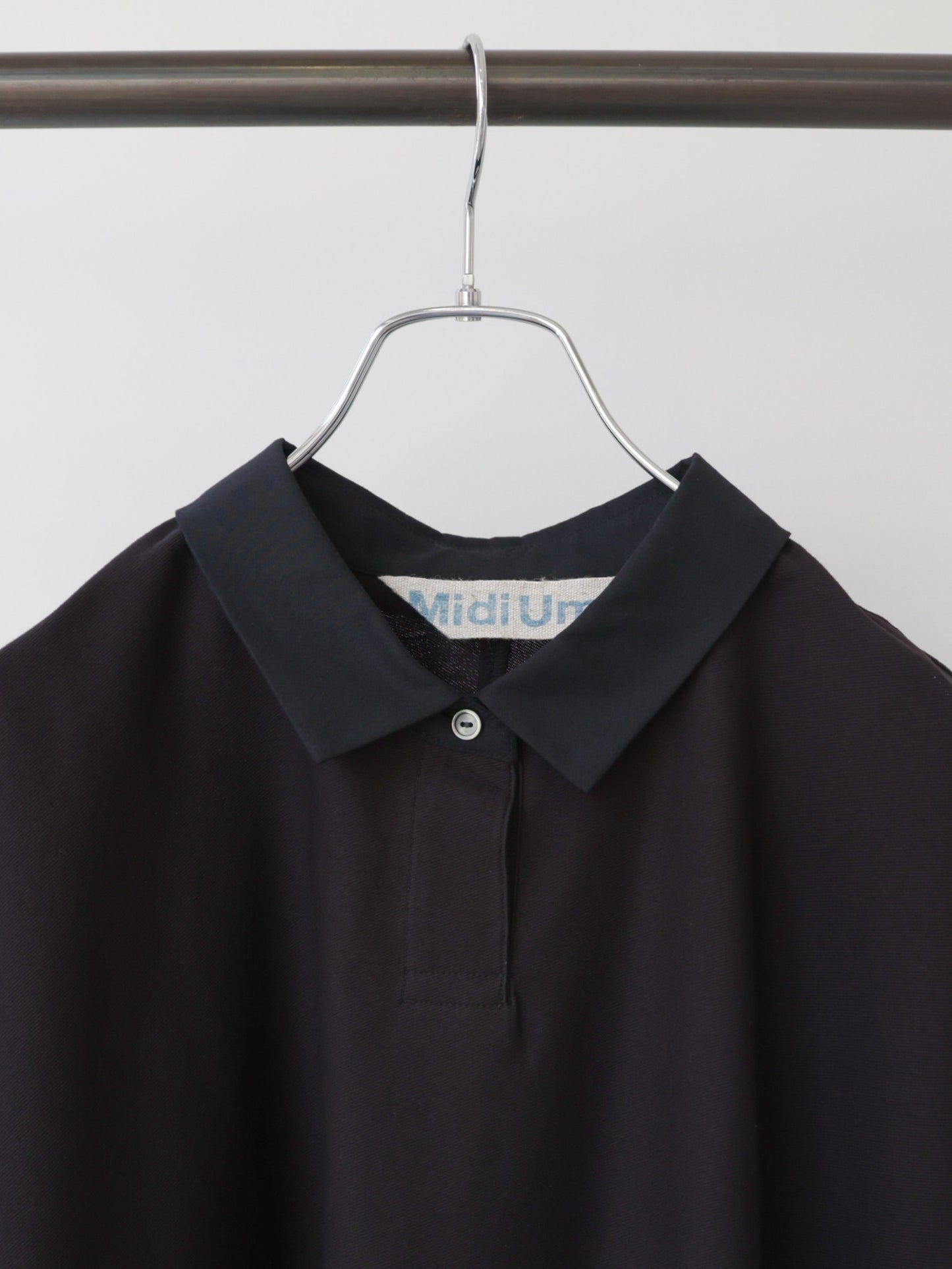 polo no sleeve pullover