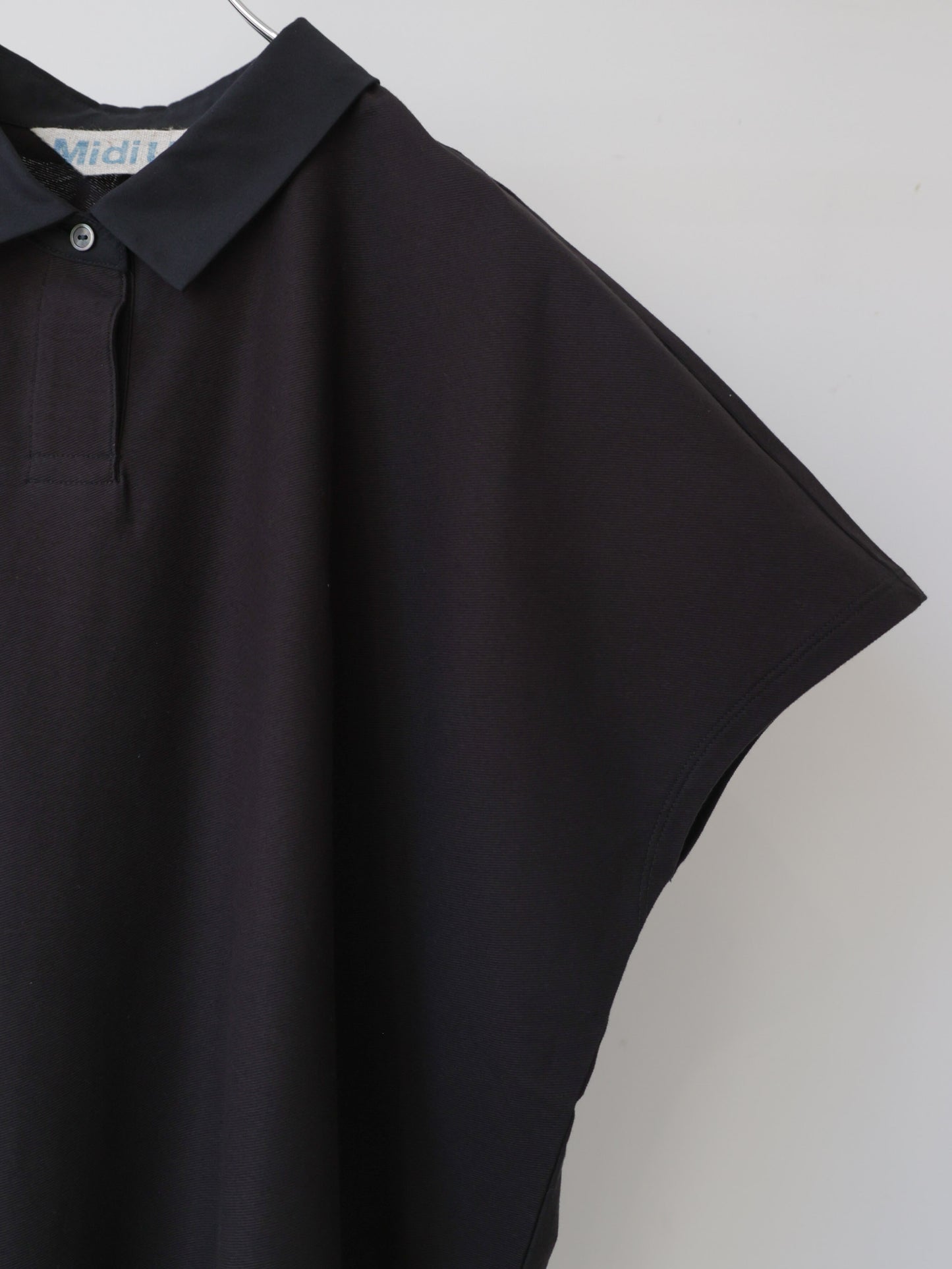 polo no sleeve pullover