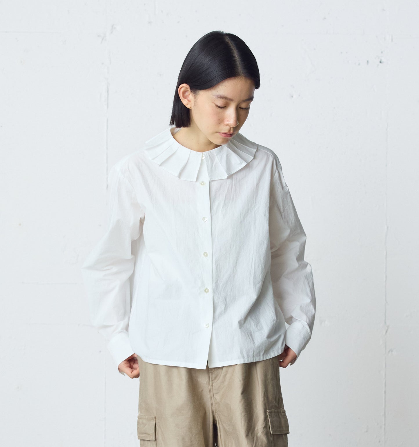 tuck collar shirt