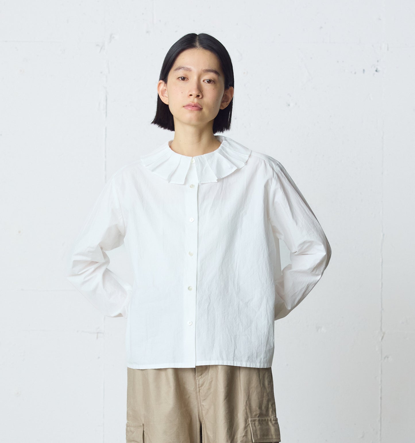 tuck collar shirt