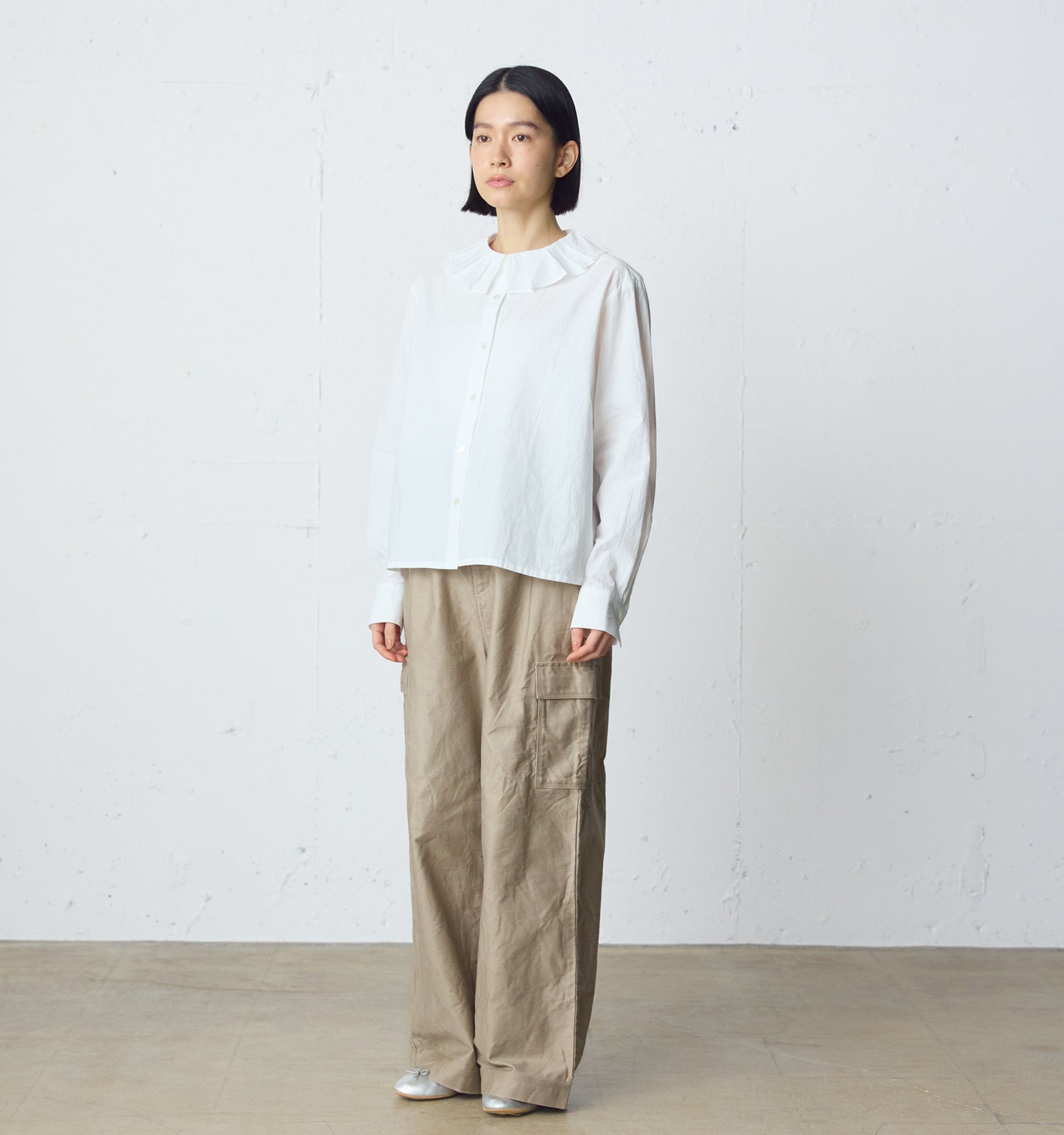 tuck collar shirt
