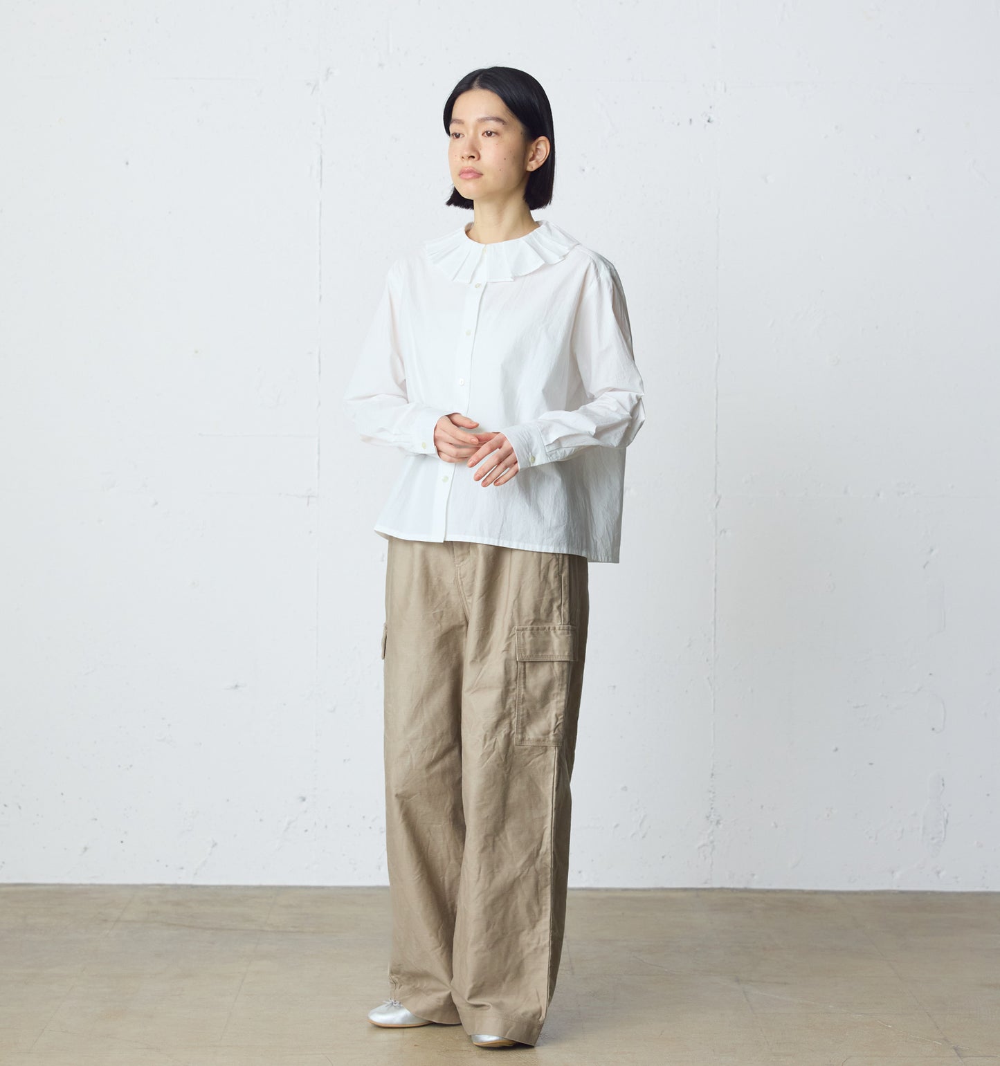 tuck collar shirt