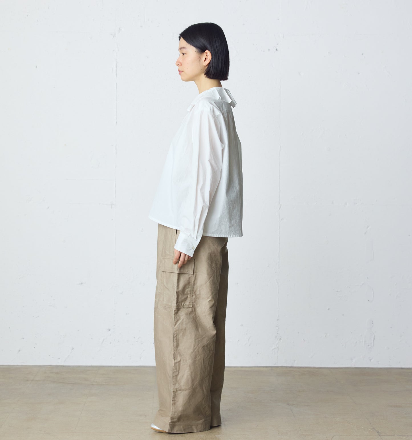 tuck collar shirt