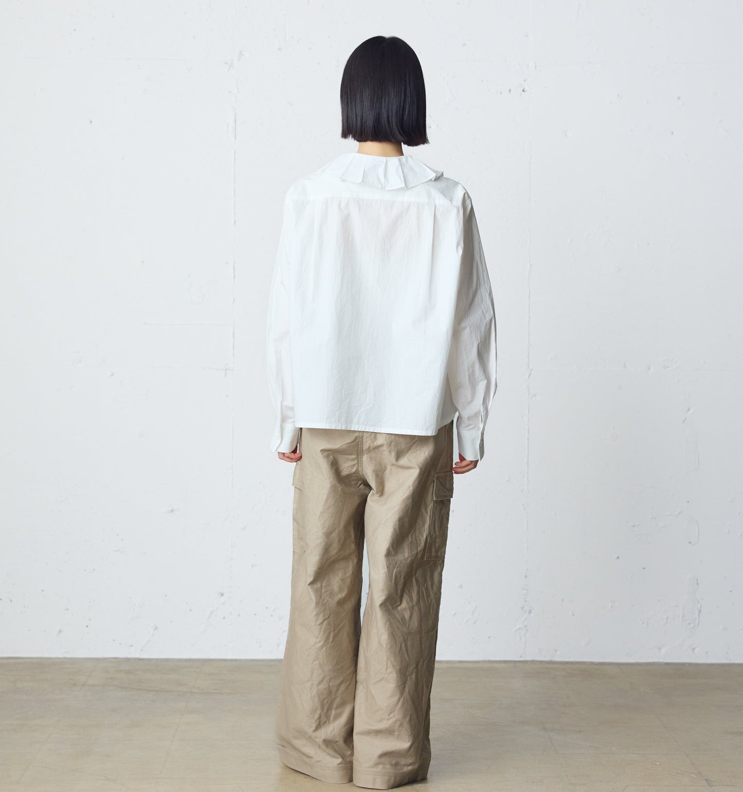tuck collar shirt