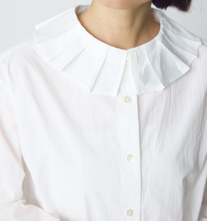 tuck collar shirt