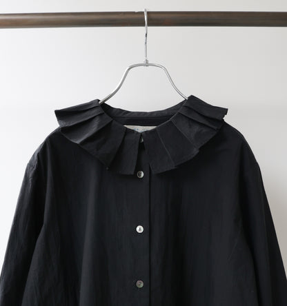 tuck collar shirt