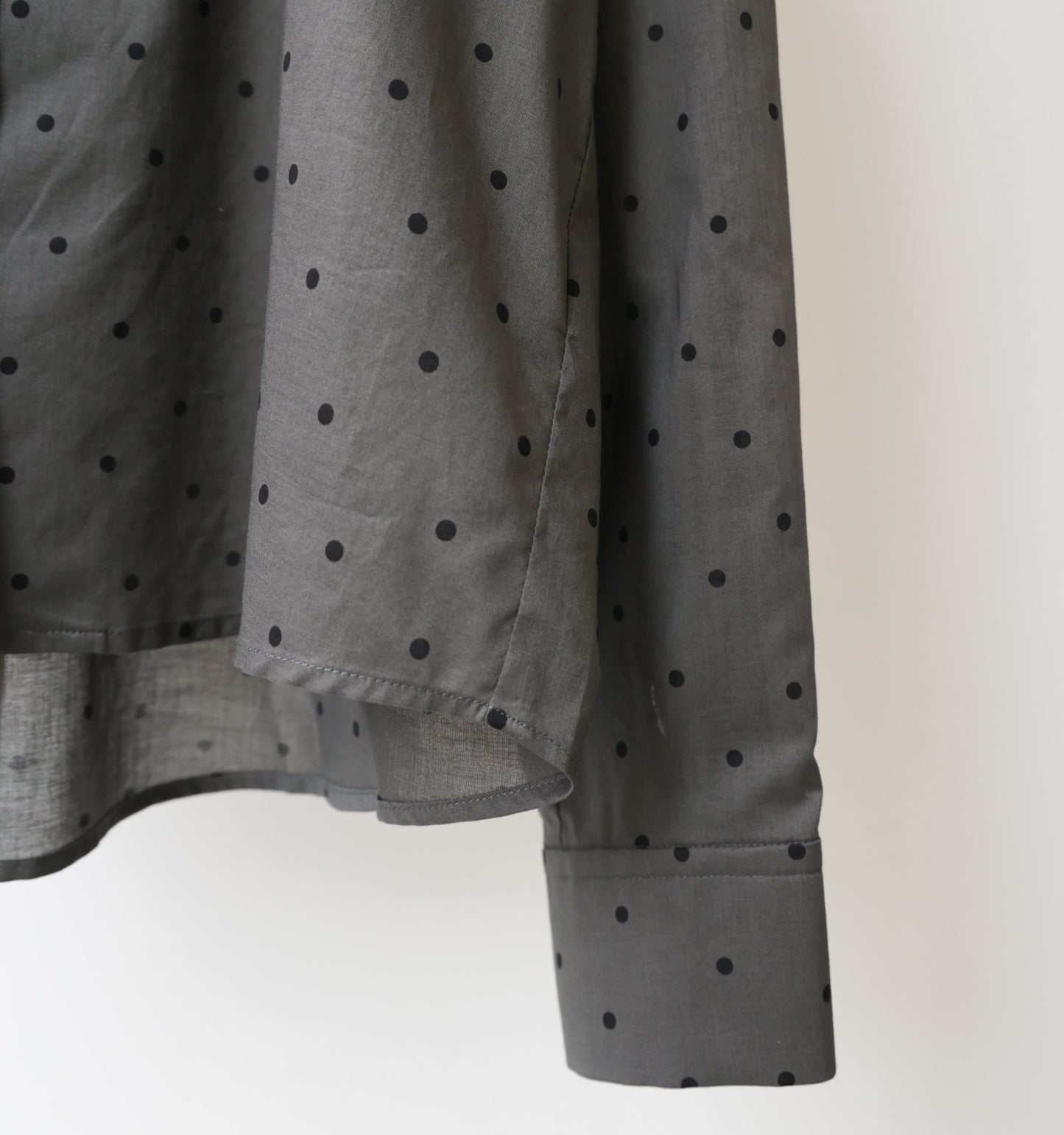 flat collar dots shirt