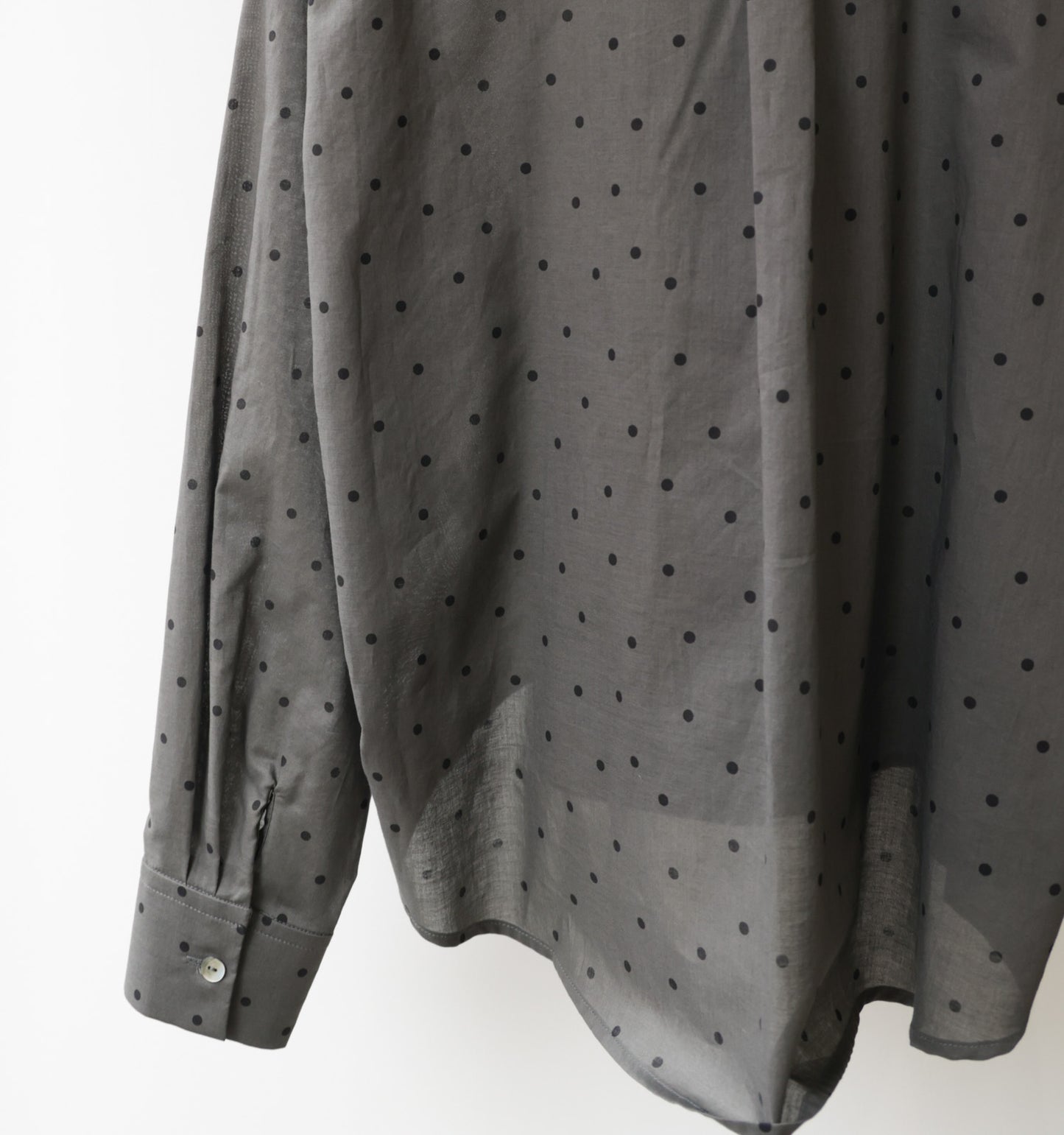 flat collar dots shirt