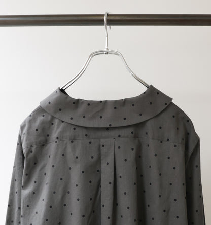 flat collar dots shirt