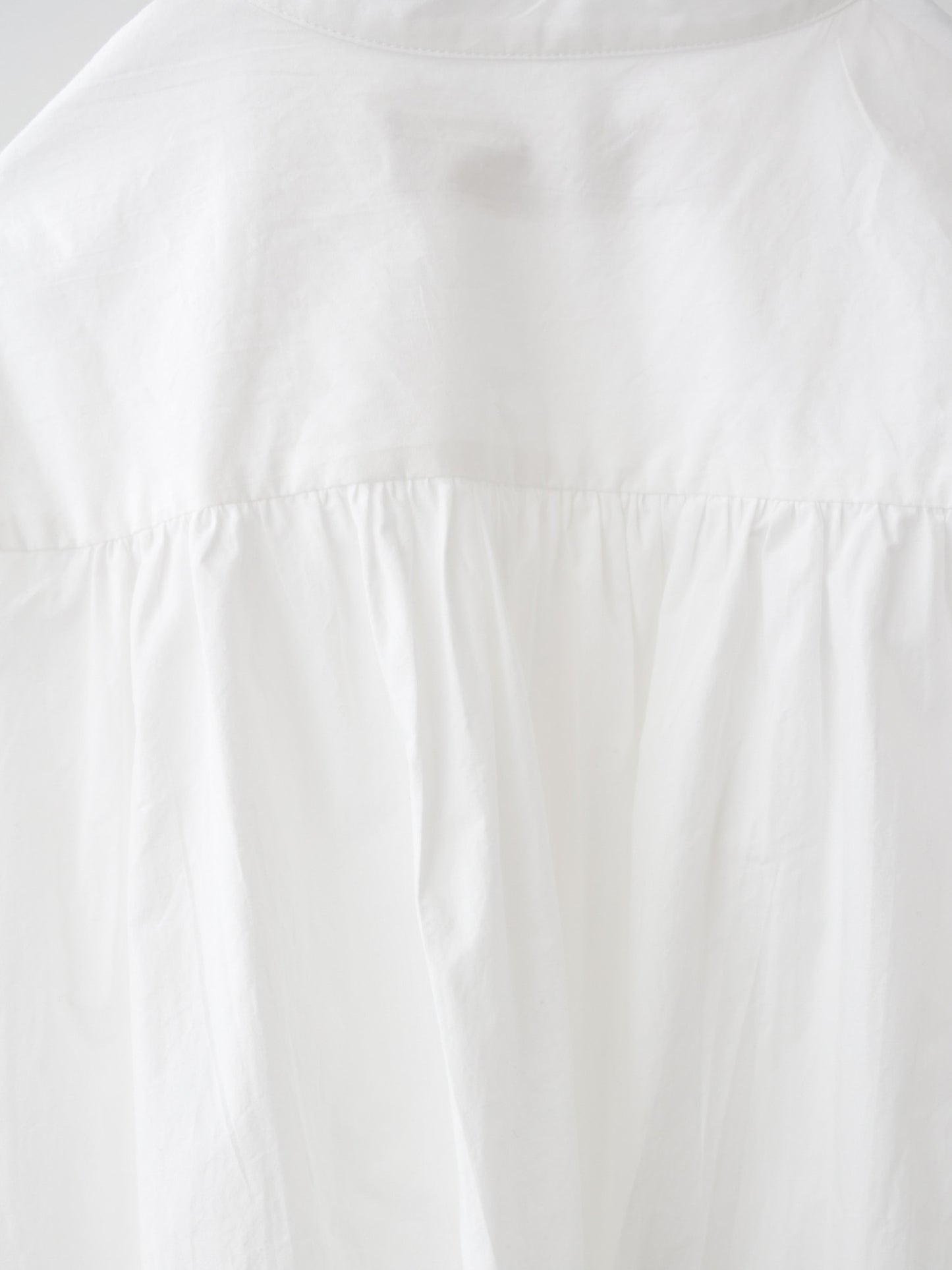 wide back gather shirt