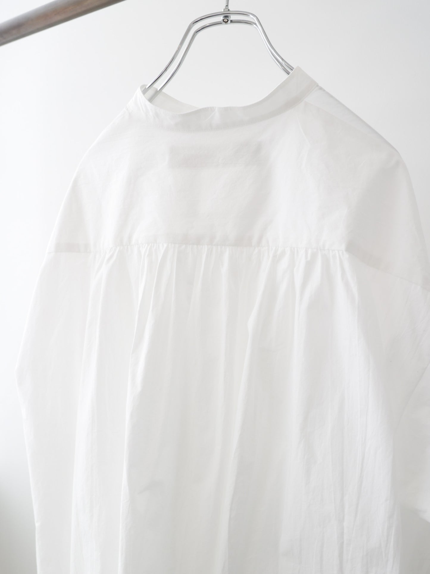 wide back gather shirt