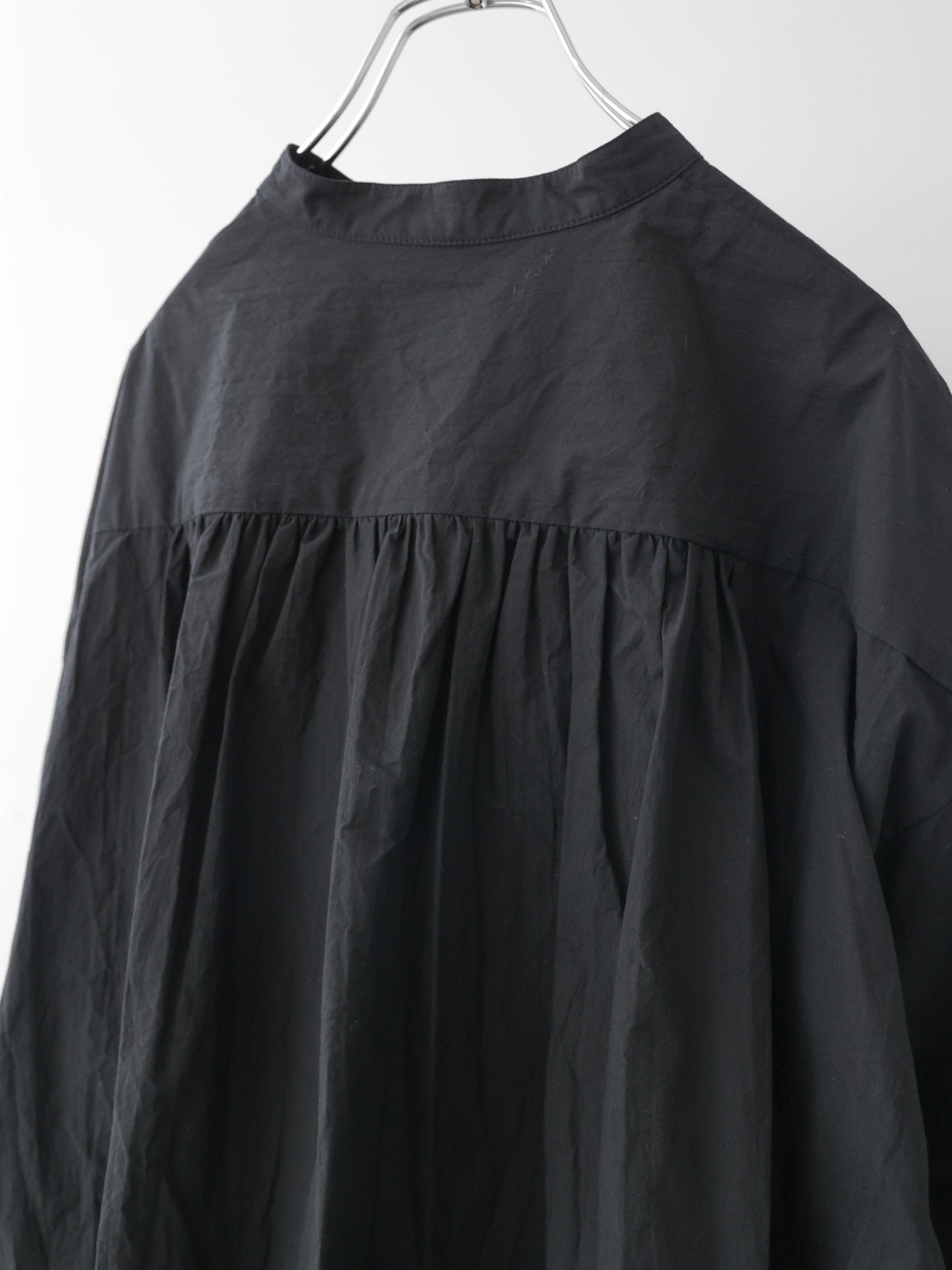 wide back gather shirt