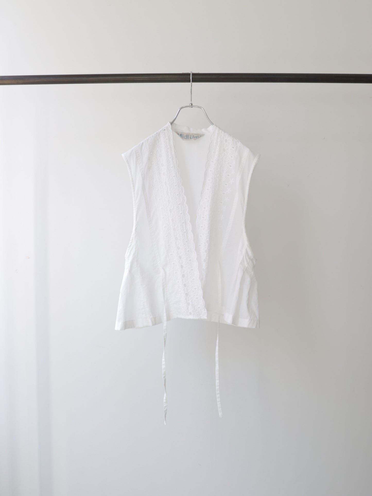 lace side tuck vest