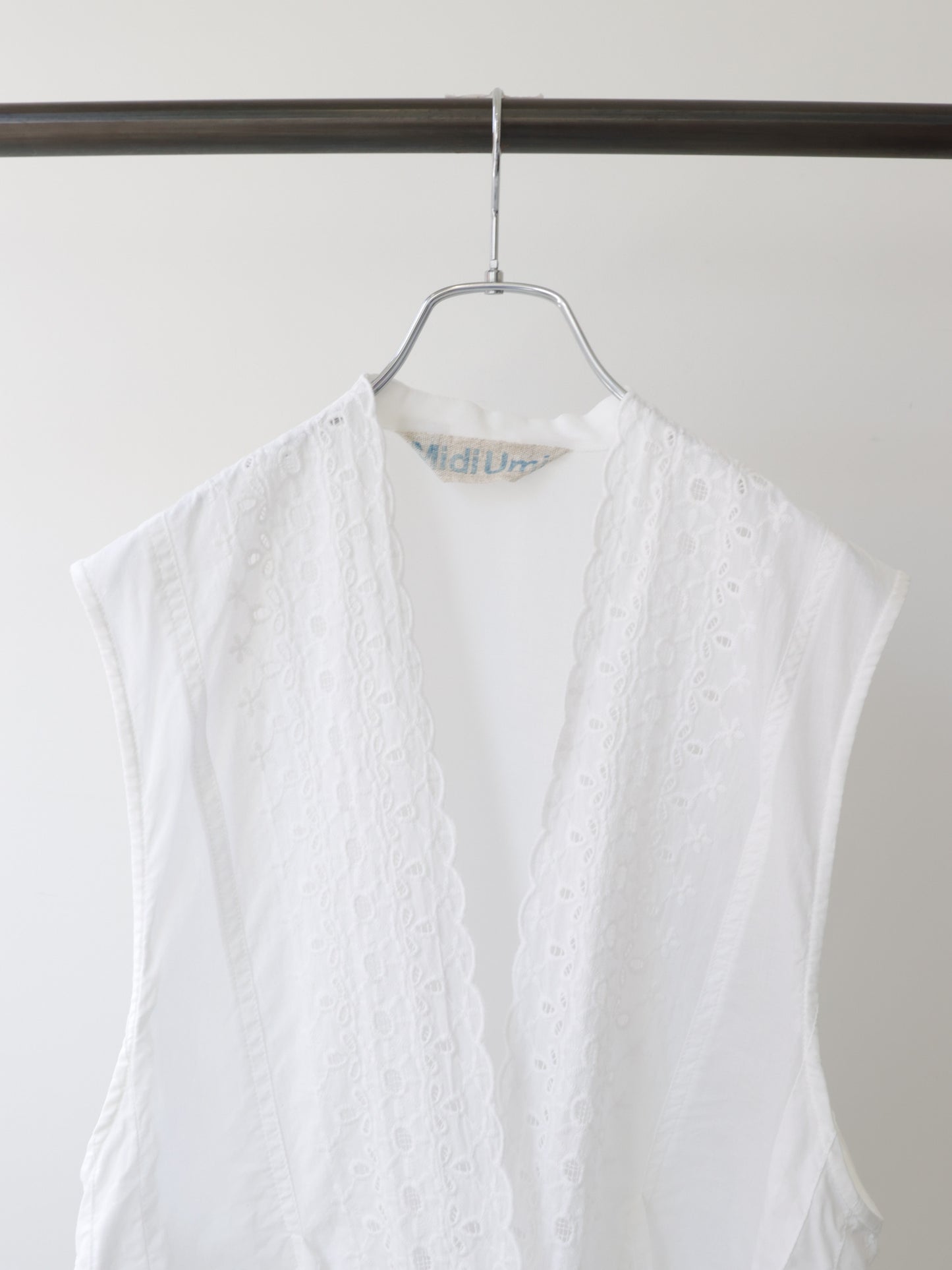 lace side tuck vest