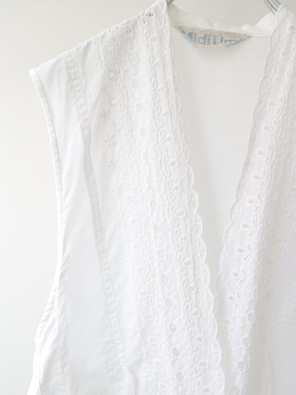 lace side tuck vest