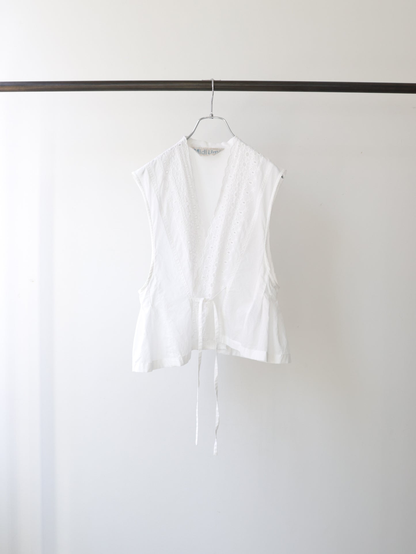 lace side tuck vest