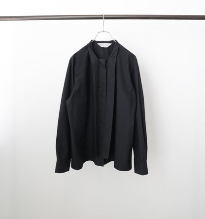 tie-neck shirt