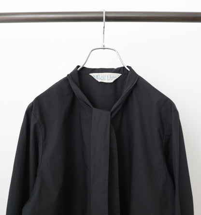 tie-neck shirt