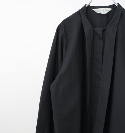 tie-neck shirt