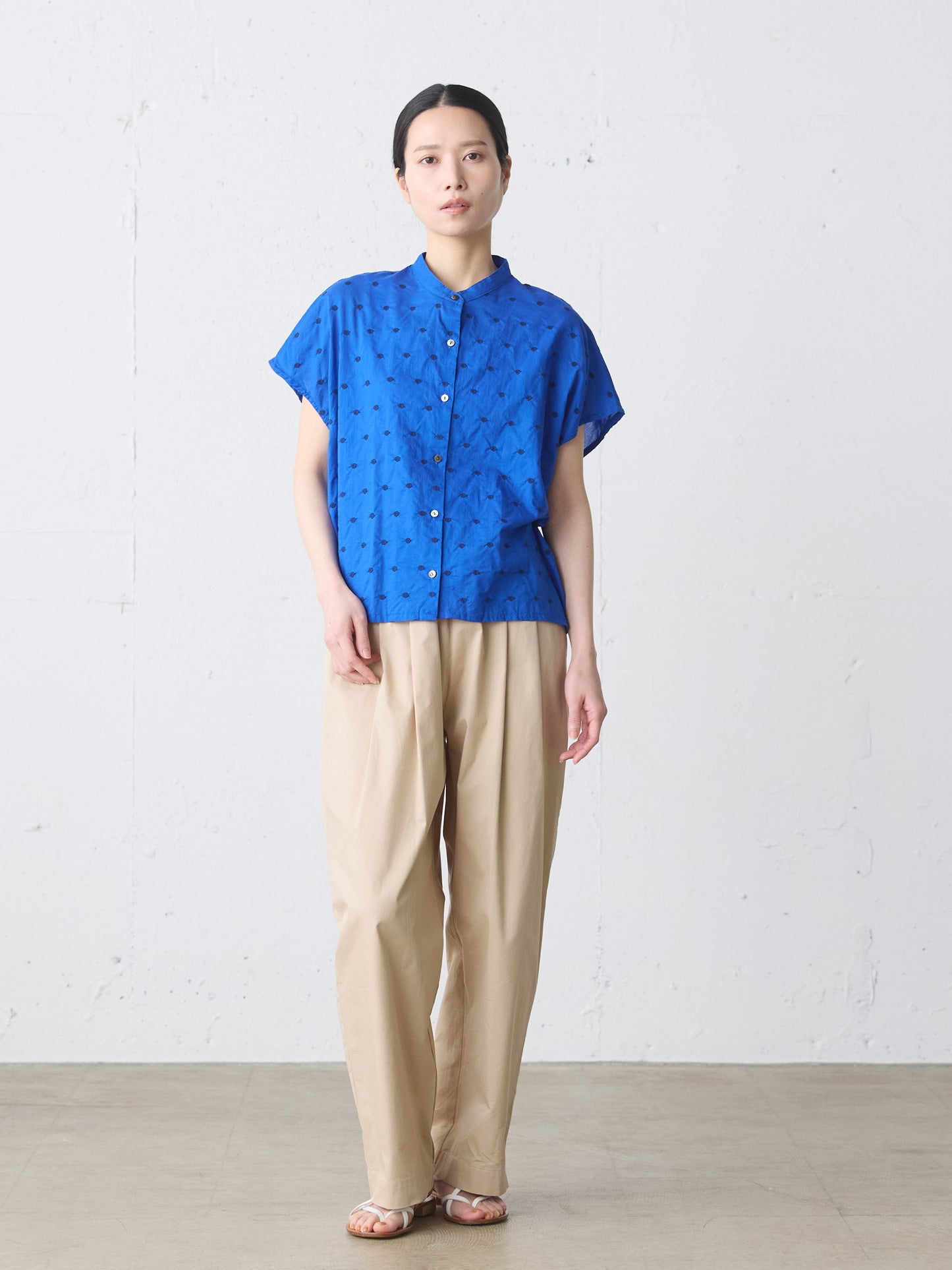 dots shirt nosleeve