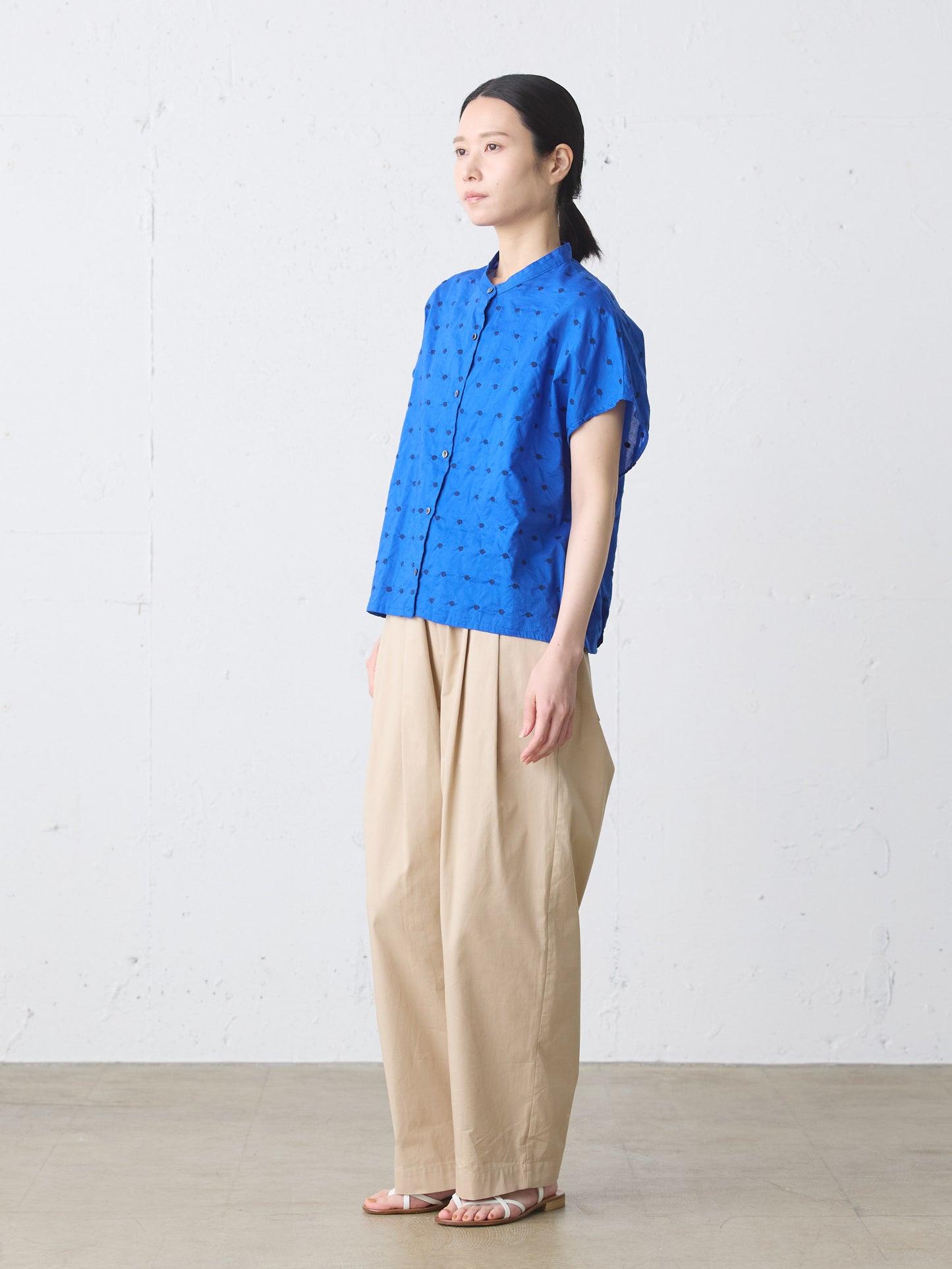 dots shirt nosleeve