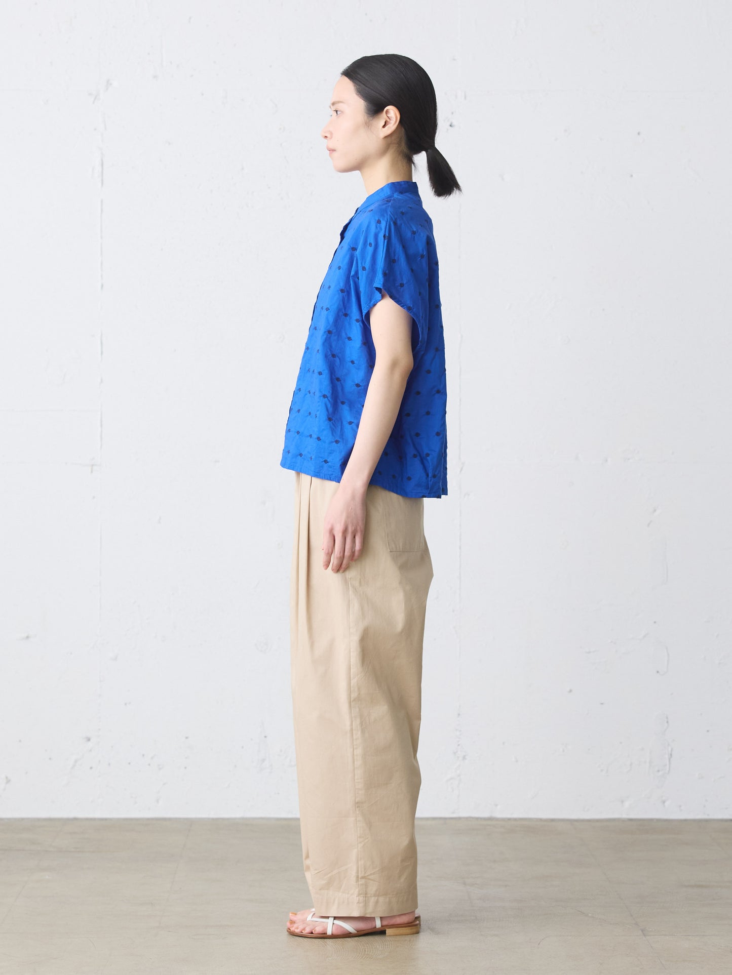 dots shirt nosleeve