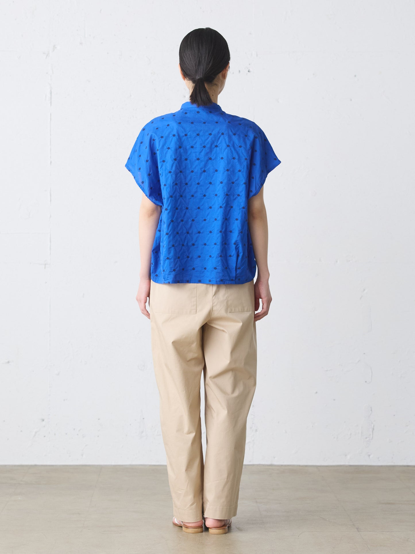 dots shirt nosleeve