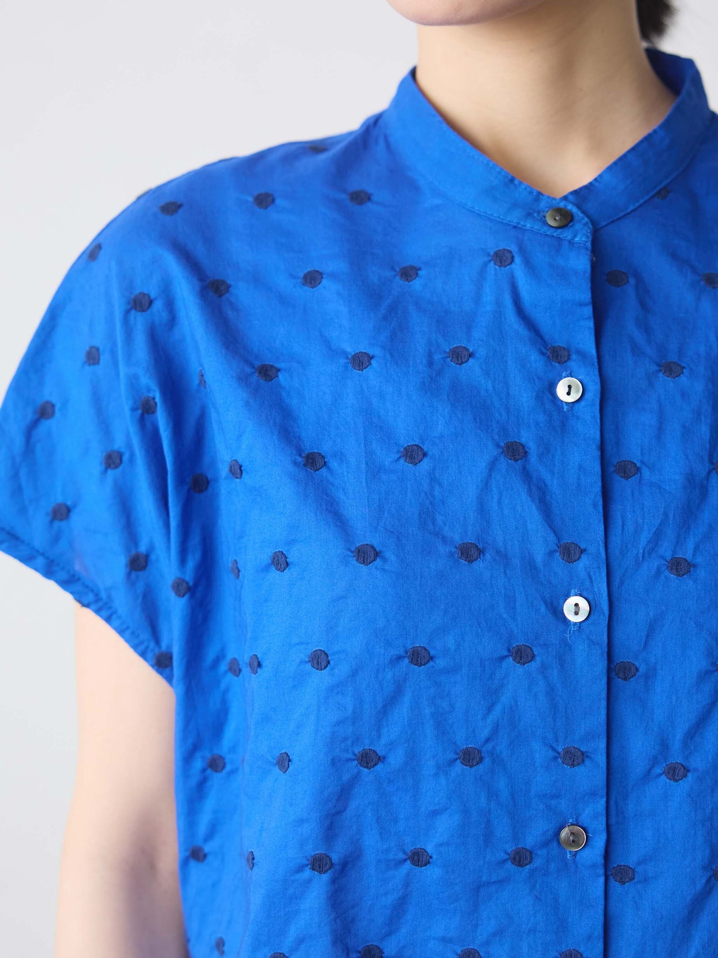 dots shirt nosleeve