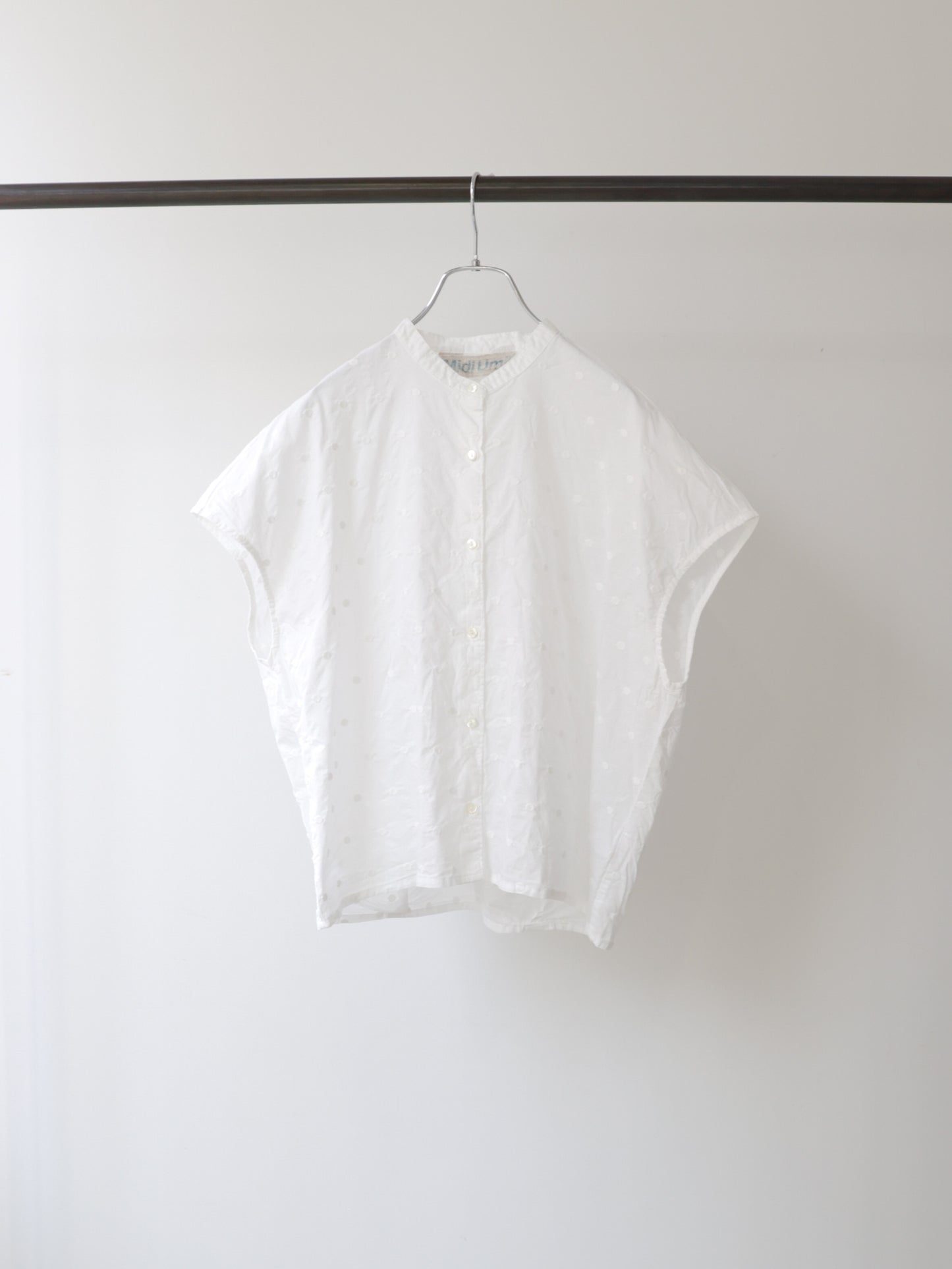 dots shirt nosleeve