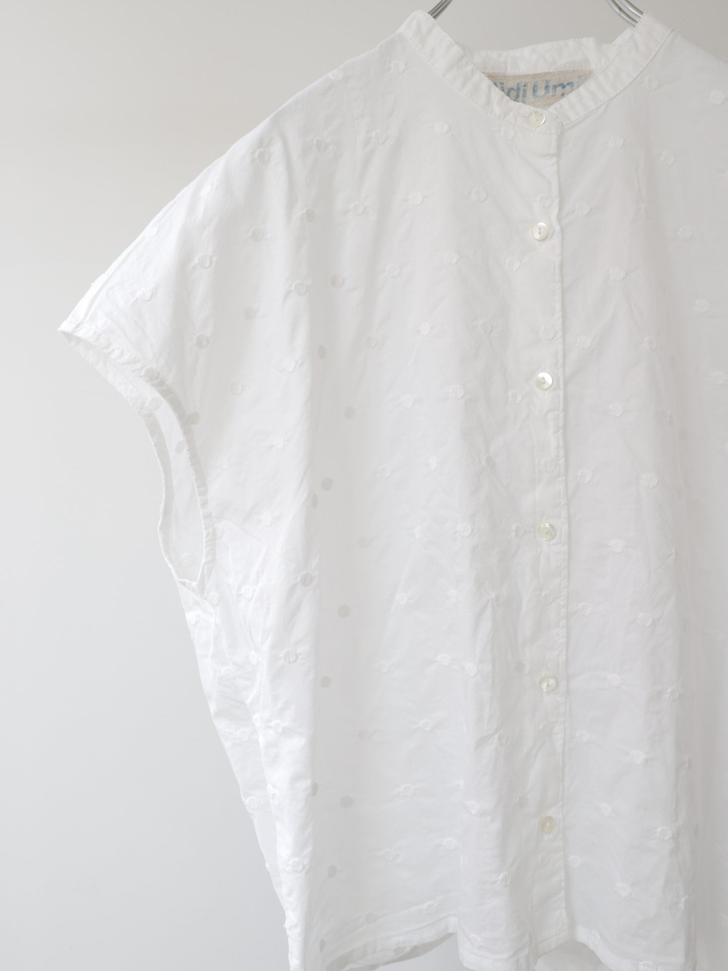dots shirt nosleeve