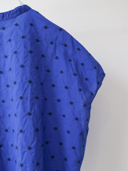 dots shirt nosleeve