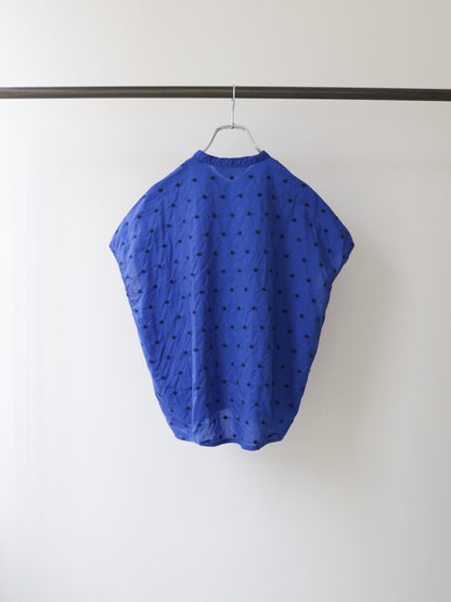 dots shirt nosleeve
