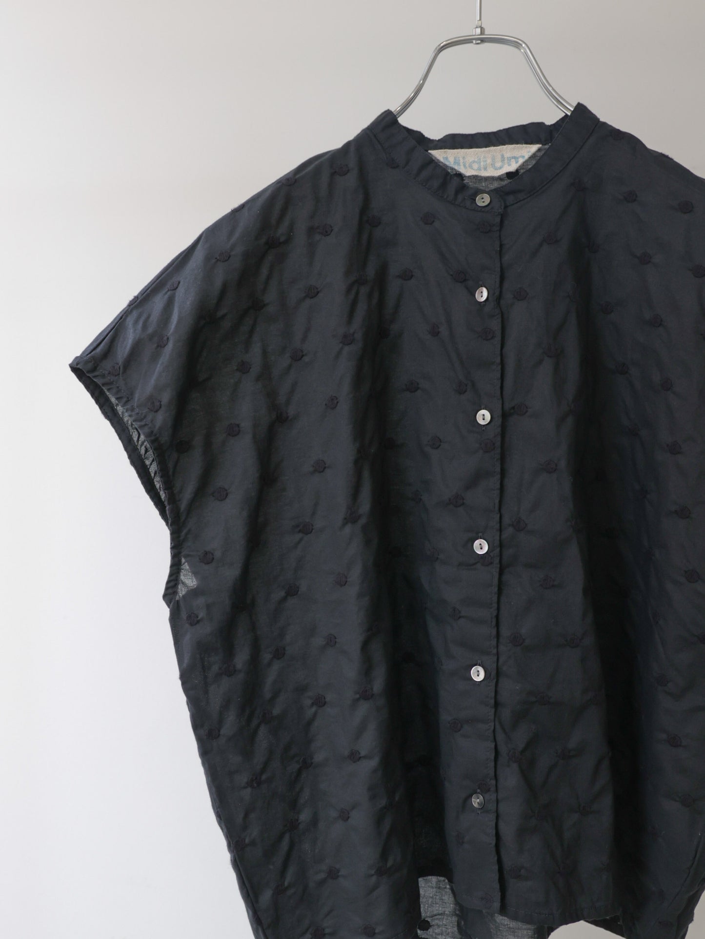 dots shirt nosleeve