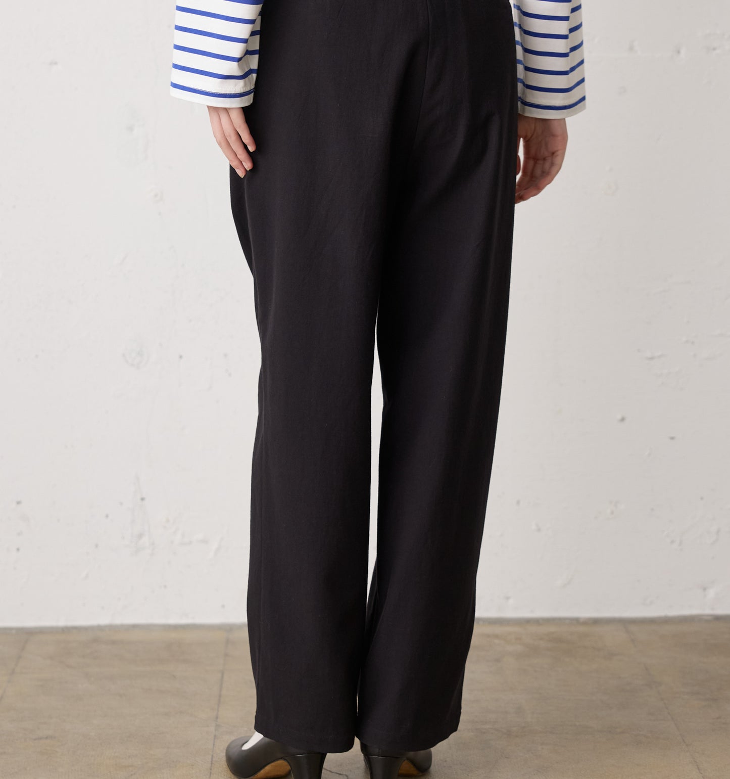 back satin 2tuck pants
