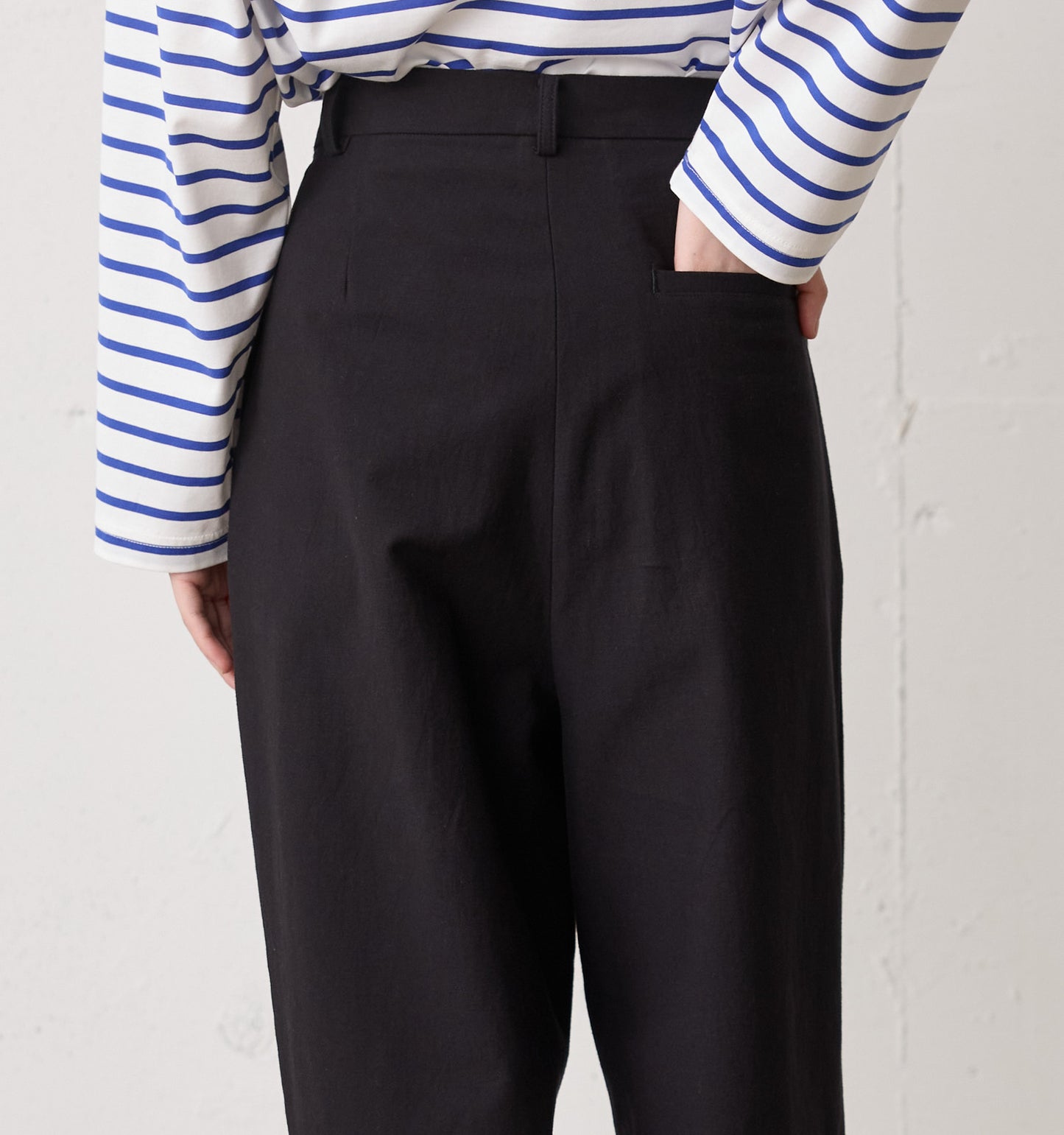 back satin 2tuck pants