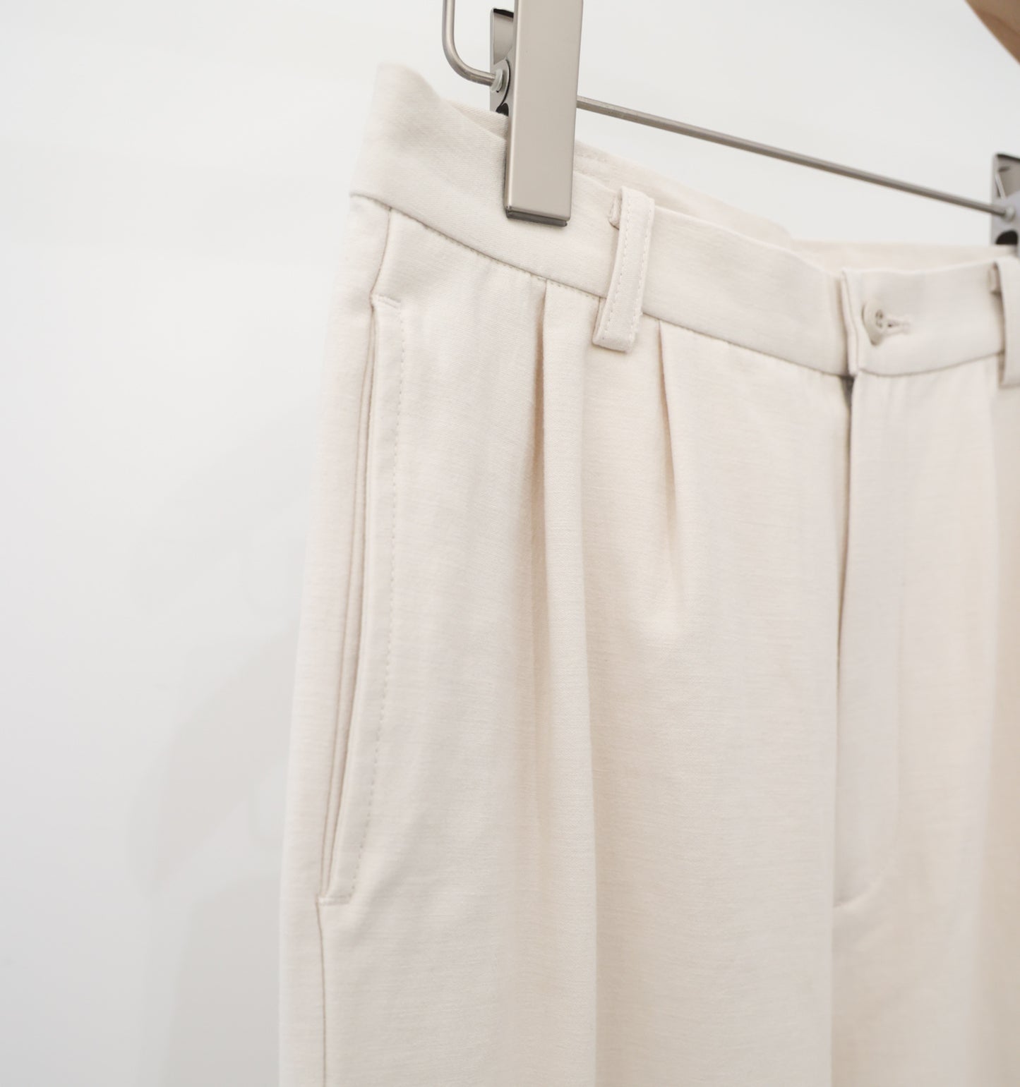 back satin 2tuck pants