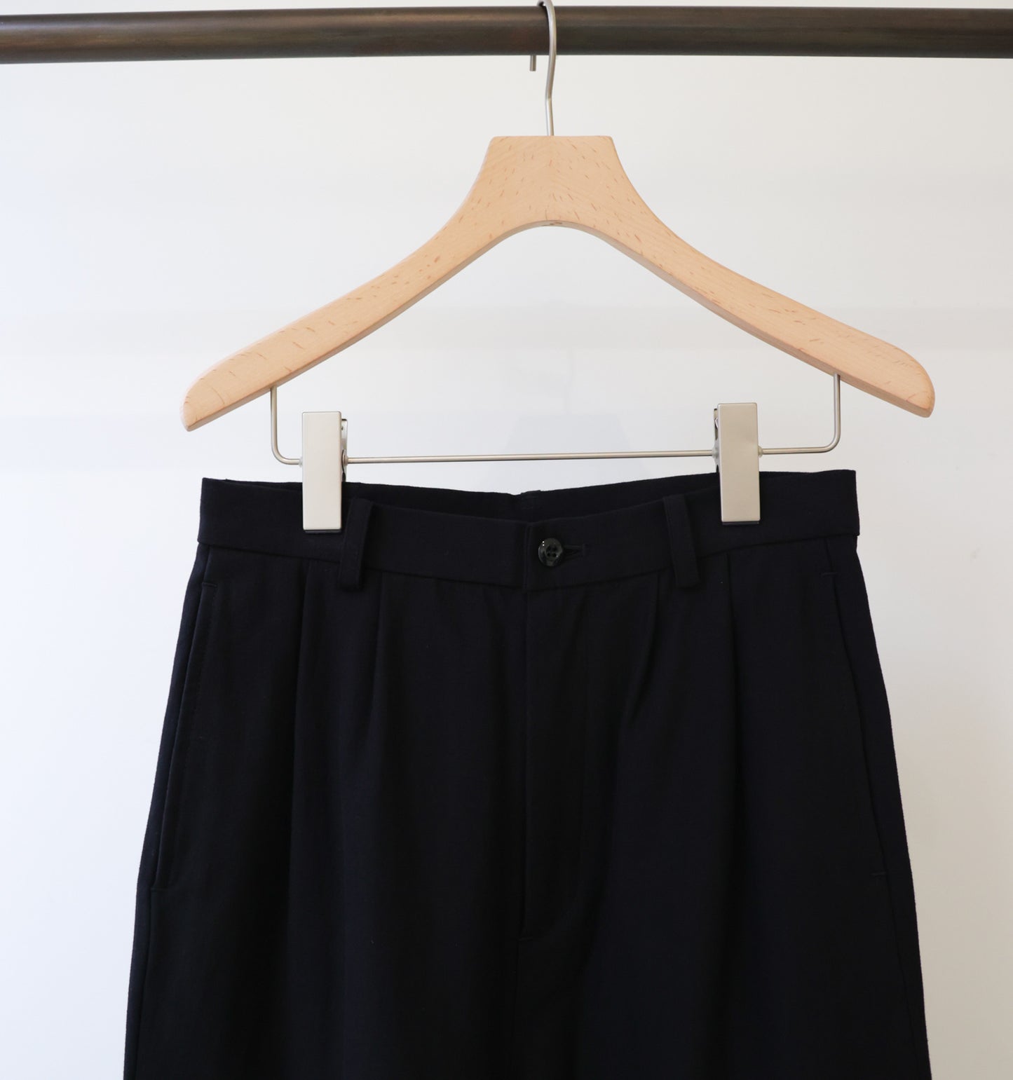 back satin 2tuck pants