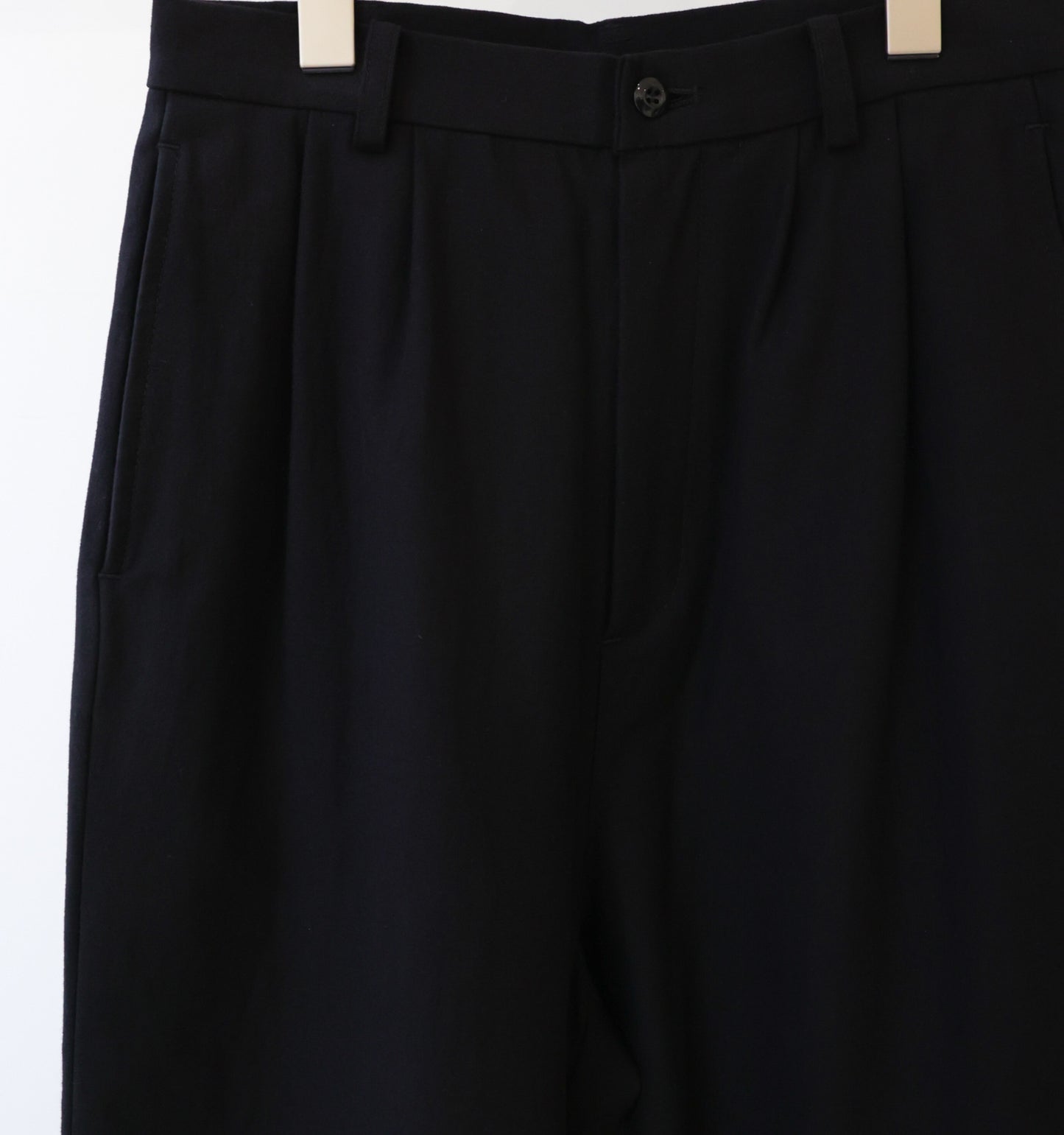 back satin 2tuck pants