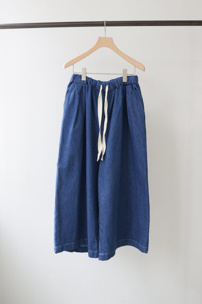 wide tuck denim