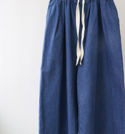 wide tuck denim