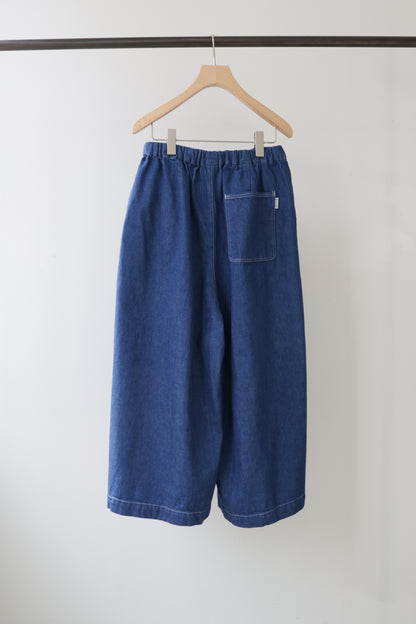 wide tuck denim