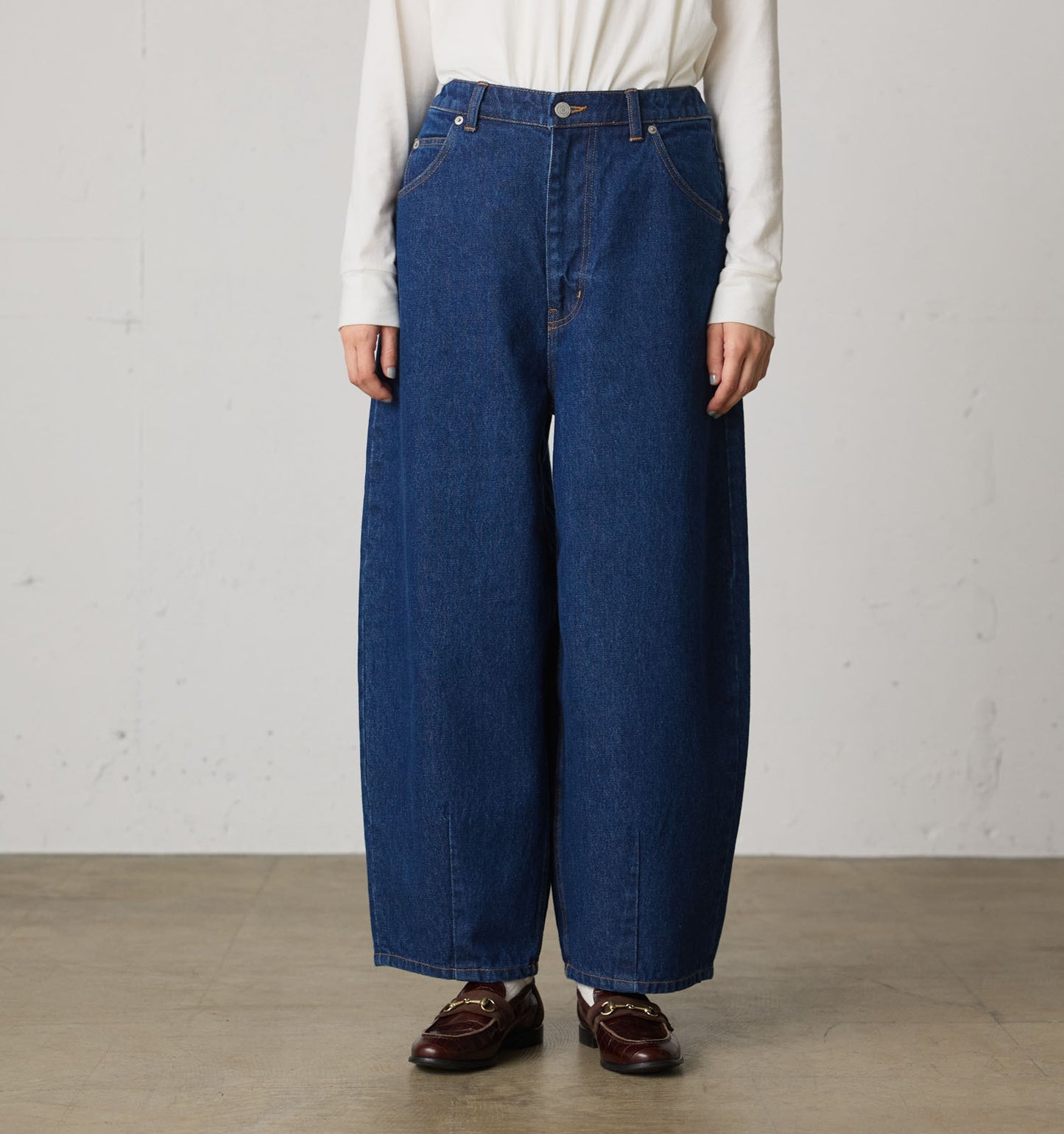 hi-waist curved denim